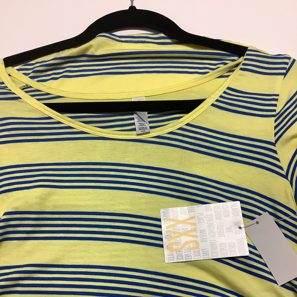 New with tags xxs Lularoe classic tee shirt